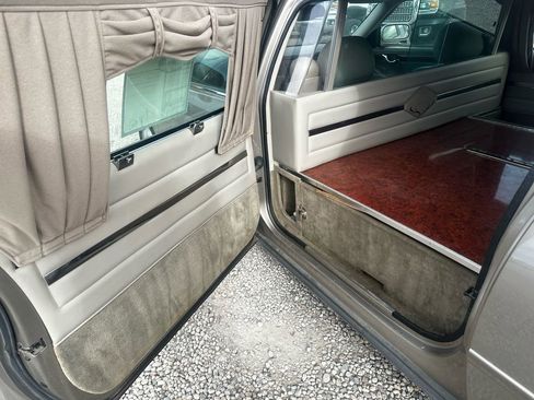 Used 2003 Cadillac De Ville Hearse image 23