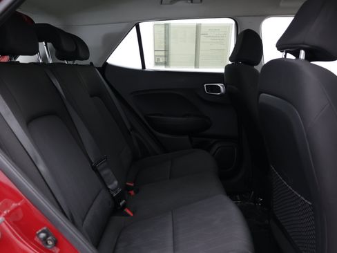 Used 2023 Hyundai Venue SE FWD image 30