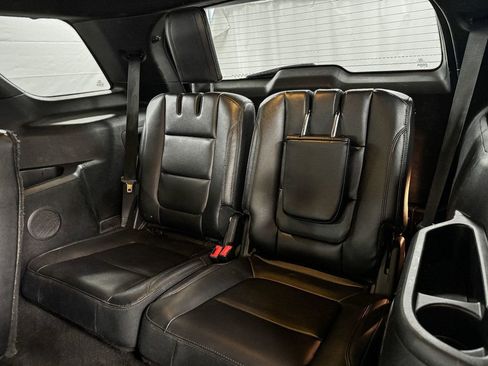 Used 2016 Ford Explorer XLT w/ Equipment Group 202A image 11