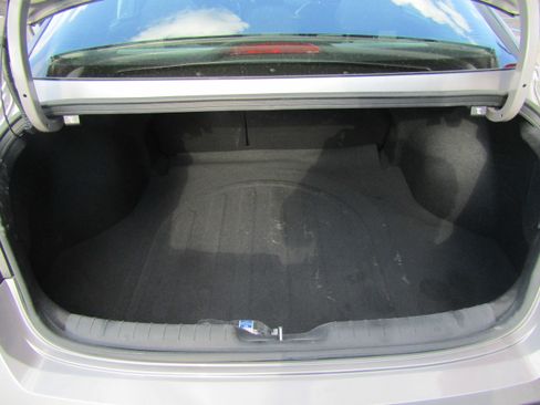 Used 2025 Hyundai Elantra Limited FWD image 12