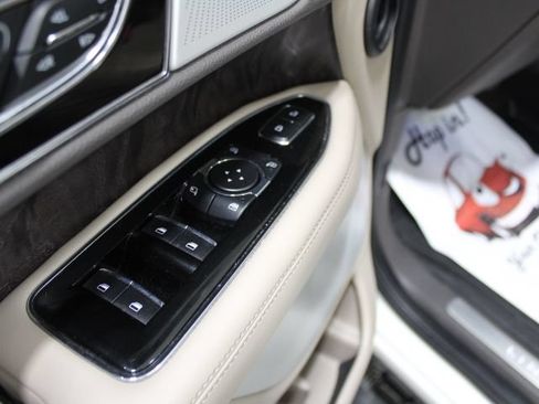 Used 2022 Lincoln Navigator L Reserve AWD/4WD image 21