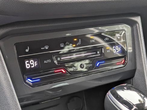 Certified 2024 Volkswagen Tiguan SE image 20