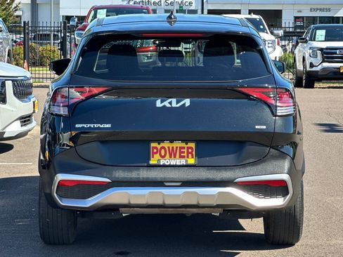 Used 2024 Kia Sportage LX AWD/4WD image 5