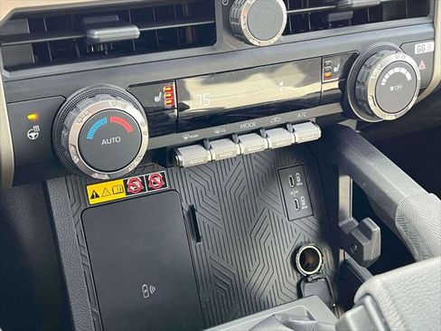 Certified 2025 Toyota Tacoma TRD Off-Road image 32