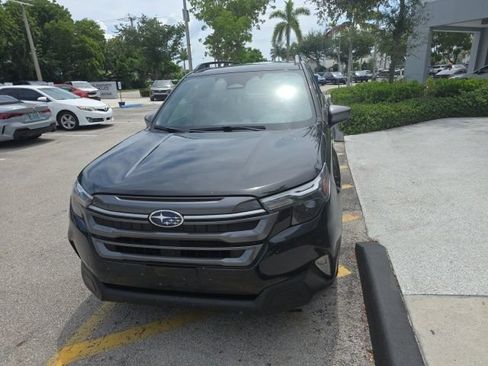 Used 2025 Subaru Forester Premium AWD/4WD image 2