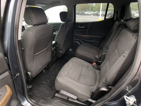 Used 2019 GMC Acadia SLE image 27