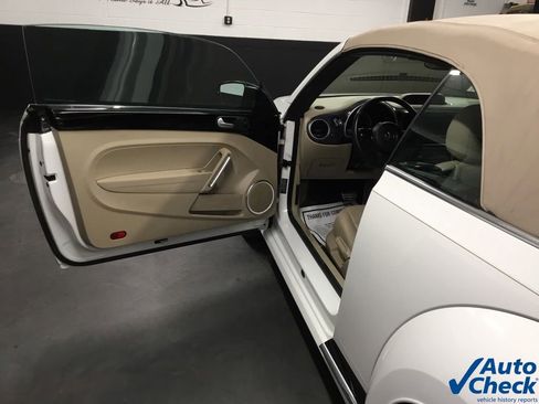 Used 2013 Volkswagen Beetle 2.0T image 29