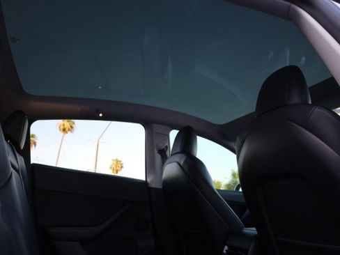 Used 2021 Tesla Model Y Long Range AWD/4WD image 40