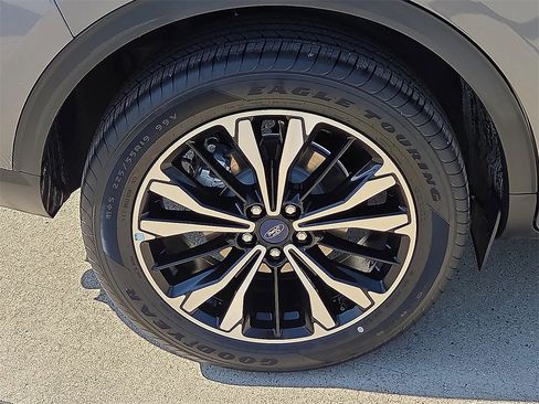 Used 2022 Ford Escape SE w/ SE Sport Appearance Package image 7