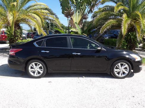 Used 2013 Nissan Altima 2.5 SL w/ Technology Pkg image 9