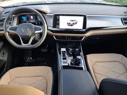 Used 2024 Volkswagen Atlas Cross Sport SE image 9