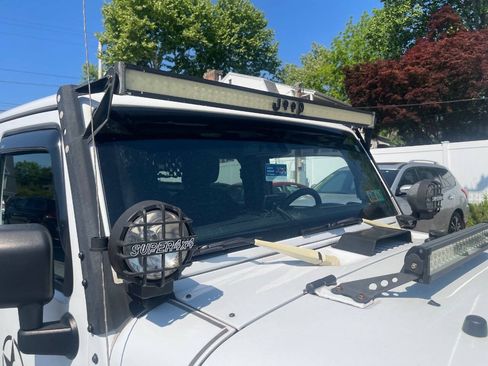 Used 2017 Jeep Wrangler Unlimited Sahara w/ Dual Top Group AWD/4WD image 13