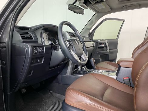 Used 2019 Toyota 4Runner Limited AWD/4WD image 2