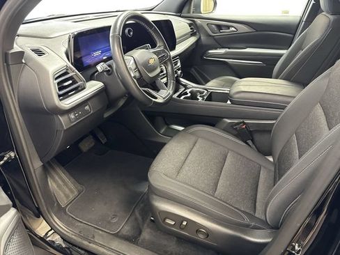 Certified 2025 Chevrolet Traverse LT FWD image 11