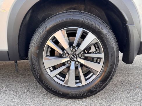 New 2025 Nissan Pathfinder SL image 8