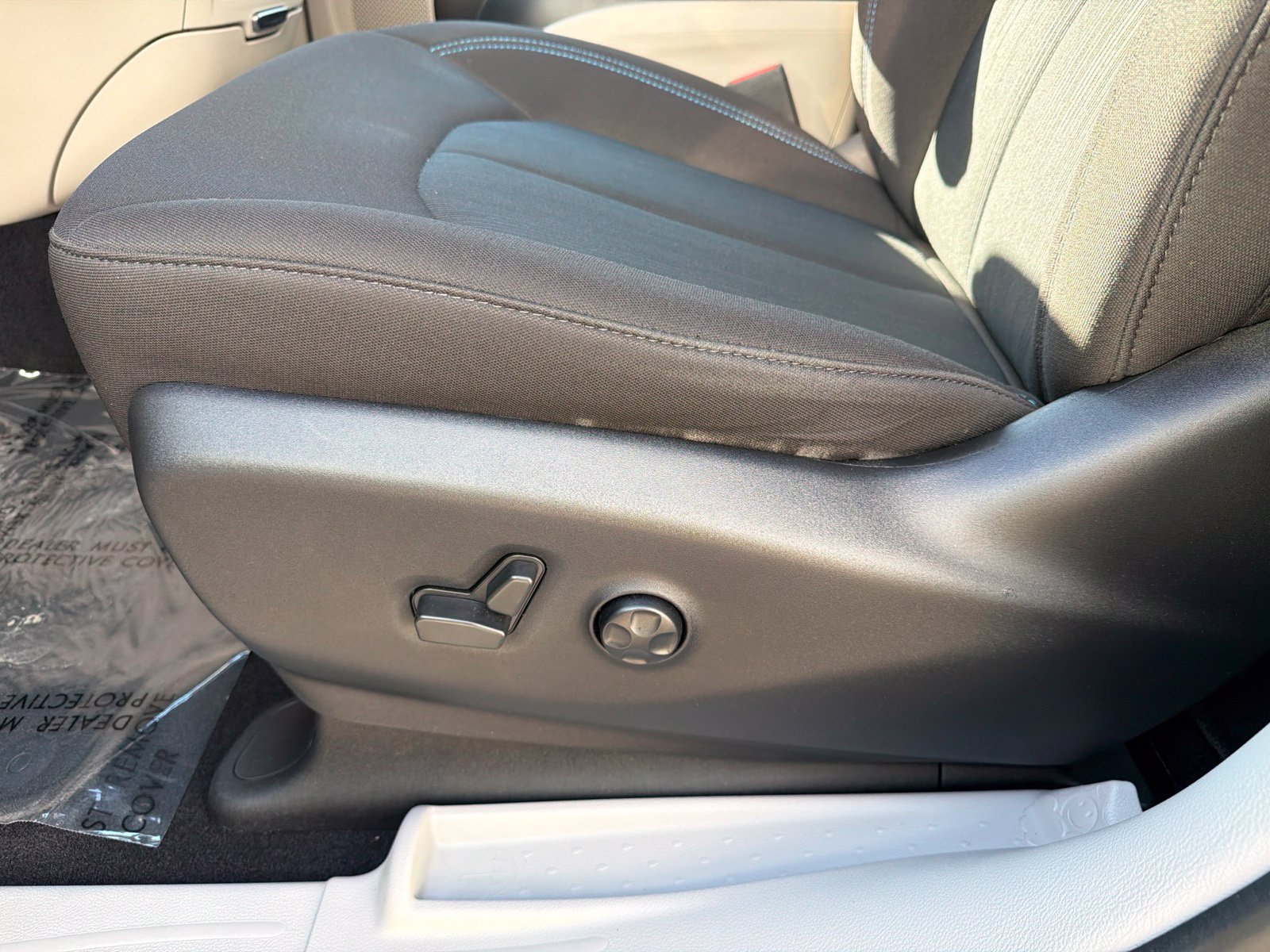 Used 2021 Chrysler Pacifica Touring w/ Cold Weather Group FWD image 18