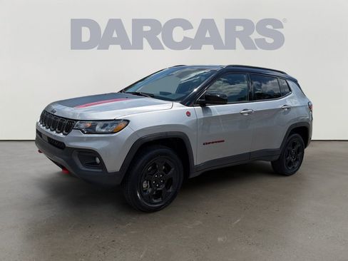 Used 2023 Jeep Compass Trailhawk AWD/4WD image 3