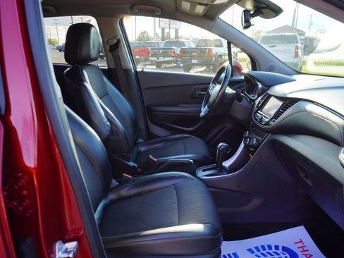 Used 2021 Chevrolet Trax LT w/ Driver Confidence Package image 28