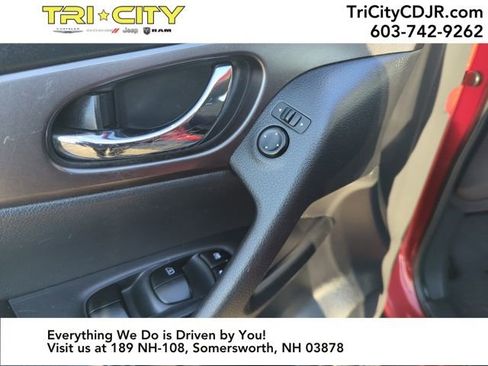 Used 2016 Nissan Rogue S image 17