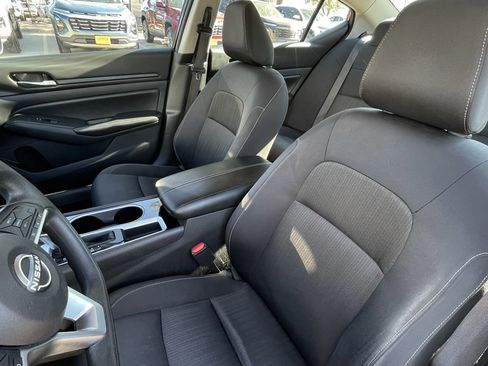 Used 2024 Nissan Altima 2.5 SV image 21
