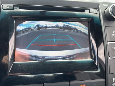 Used 2015 Toyota Camry XLE image 32