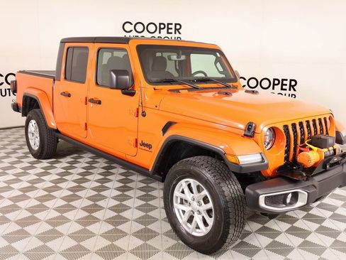Used 2023 Jeep Gladiator Sport image 1