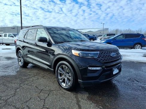 Used 2021 Ford Explorer XLT w/ Equipment Group 202A image 7