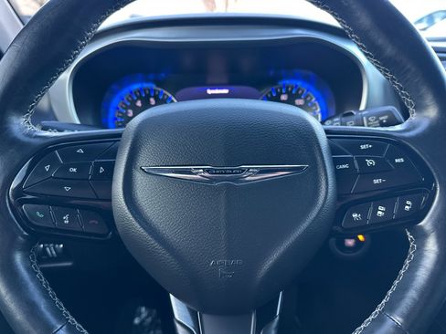 Used 2020 Chrysler Pacifica Touring-L Plus image 25