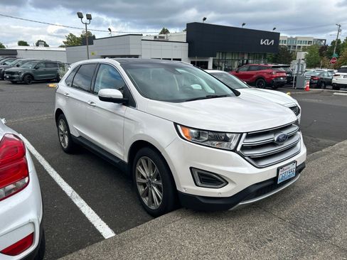 Used 2018 Ford Edge Titanium w/ Equipment Group 302A AWD/4WD image 2