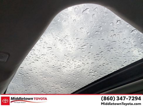 Certified 2024 Toyota Highlander XLE image 27