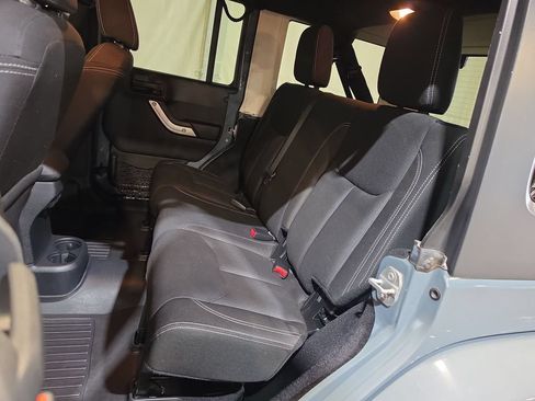 Used 2015 Jeep Wrangler Unlimited Sahara w/ Connectivity Group AWD/4WD image 23