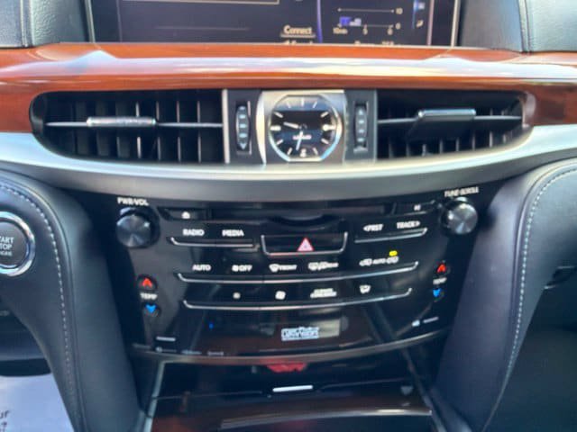 Used 2017 Lexus LX 570 4WD w/ Luxury Package image 33
