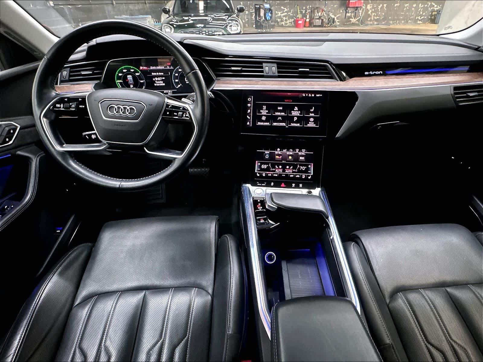 Used 2019 Audi e-tron Prestige w/ Prestige Package AWD/4WD image 18