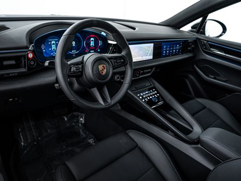 Certified 2025 Porsche Macan 4 Electric image 4