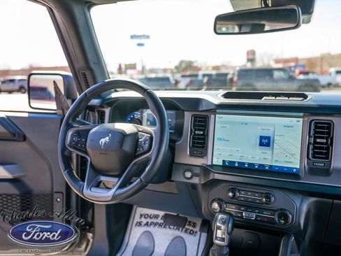 Used 2022 Ford Bronco Outer Banks AWD/4WD image 15
