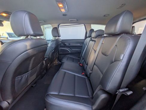 Used 2024 Kia Telluride LX image 12