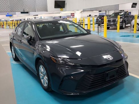 Used 2025 Toyota Camry LE image 3