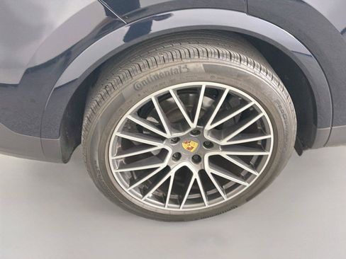 Certified 2023 Porsche Cayenne AWD/4WD image 13