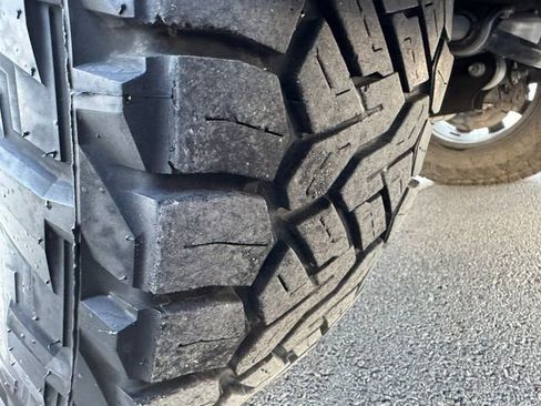 Used 2024 GMC Sierra 1500 AT4 w/ Technology Package image 11