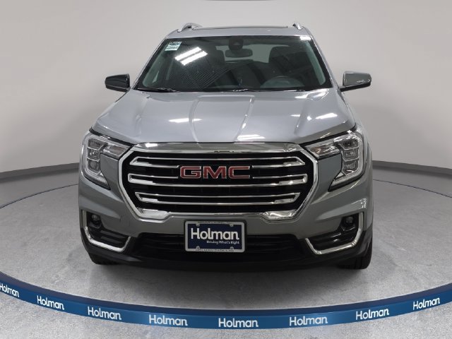 Used 2023 GMC Terrain SLT w/ LPO, Floor Liner Package AWD/4WD image 3