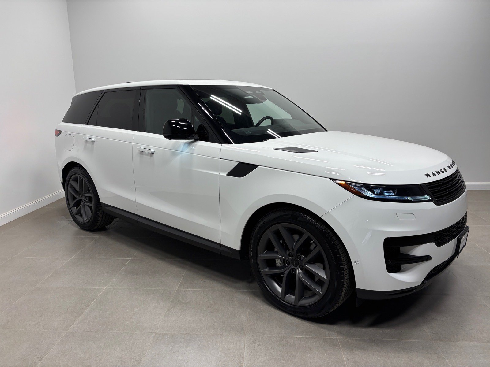 Used 2026 Land Rover Range Rover Sport SE AWD/4WD image 5