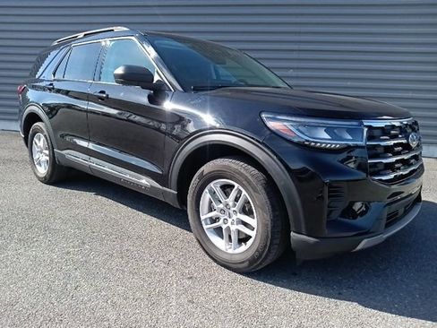 Used 2025 Ford Explorer Active image 1