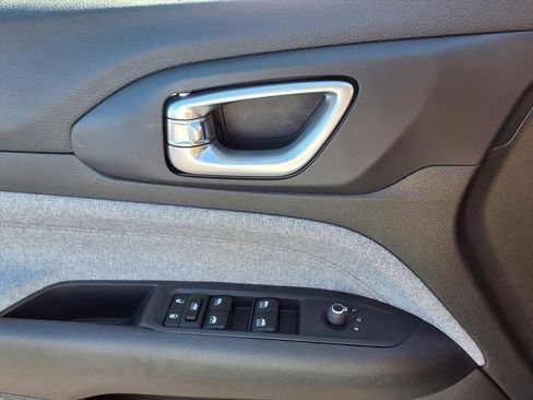 Used 2024 Jeep Compass Latitude image 16