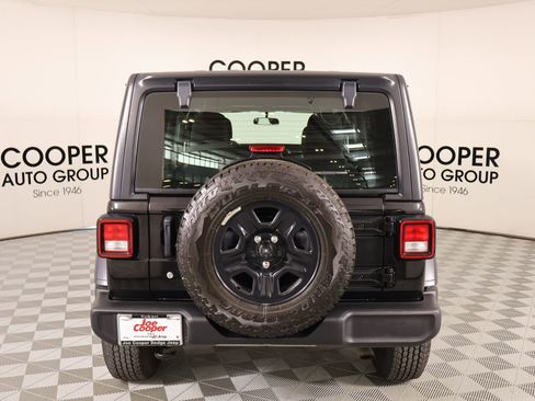 Used 2018 Jeep Wrangler Unlimited Sport AWD/4WD image 20