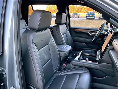 Used 2025 GMC Yukon Denali image 30