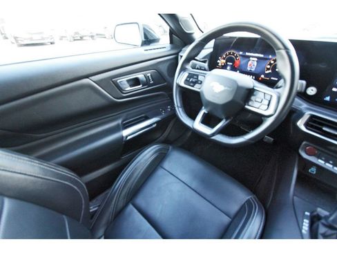 Used 2025 Ford Mustang Premium RWD image 9