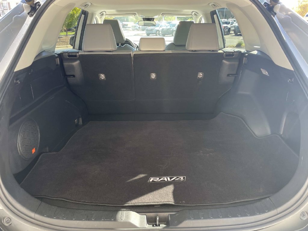 Used 2019 Toyota RAV4 XLE Premium FWD image 10