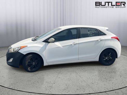 Used 2015 Hyundai Elantra GT image 3