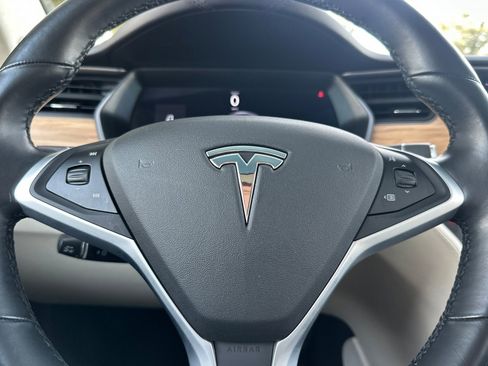 Used 2019 Tesla Model X Standard Range image 27