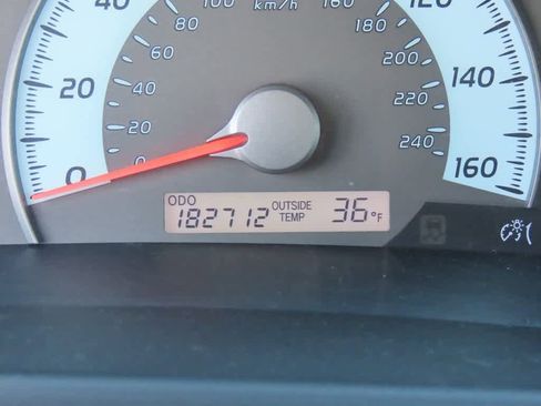 Used 2010 Toyota Camry LE image 23